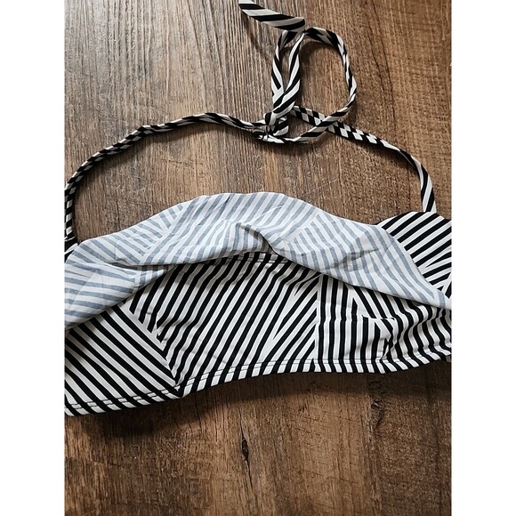 No Boundaries S Striped Flowy Bikini Top - Picture 2 of 4